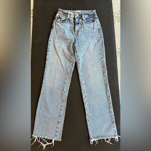 Zara jeans. High-waisted. Full leg. Classic denim wash. Women’s U.S. size 0.